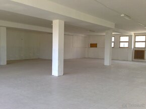 Predaj 2 podlažný objekt s parkovaním v B.B. - 7