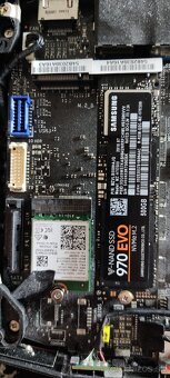 Intel Nuc 8I7HVK Hades Canyon - 7