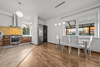 VZDUŠNÝ 3-IZB. BYT, TERASA 54,07 m², GARÁŽ, TEHLOVÁ STAVBA - 7
