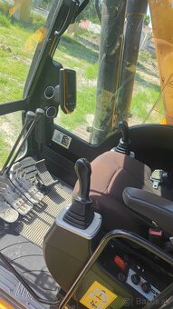 Predám pásový bager JCB 220. - 7