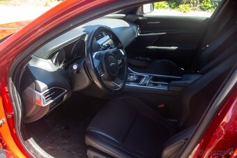 Jaguar XE - 7