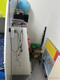 Predám dvojposchodovu postel + policu - 7