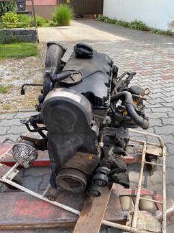 MOTOR 1.9 TDi 96 kW AVF, AWX PD - 7