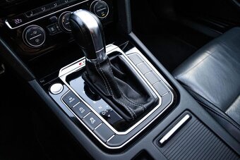 VOLKSVAGEN PASSAT 140kw R - 7