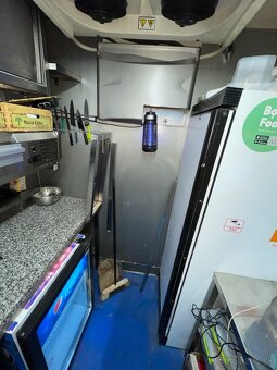 Plne vybavený foodtruck, pripravený na prevádzku - 7