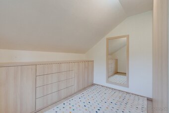 Predám štýlový 6-izbový rodinný dom blízko BA - 7