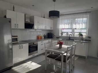 4-IZBOVÝ RODINNY DOM NA PREDAJ - 7