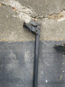 Predám univerzálne priečne strešné nosiče / tyče - 7