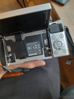 Fujifilm X-A5 + kit objektiv + grip - 7