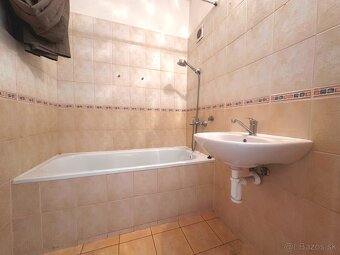 PREDAJ 3 izbový s balkónom, Šafárikova ulica - 7