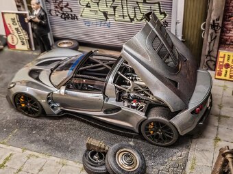 Henessey Venom 1:18 Autoart Signature - 7