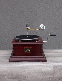 Gramofón retro. - 7