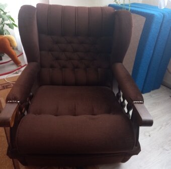 Sedačka a dva kreslá - 7