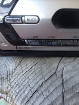Predam autoradia SONY - 7