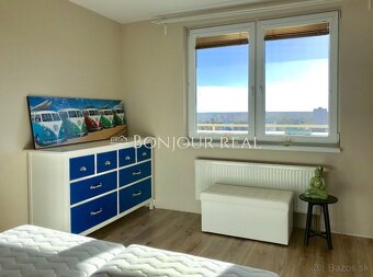 NA PREDAJ JEDINEČNÝ 3-IZBOVÝ PENTHOUSE OBKLOPENÝ TERASAMI TT - 7
