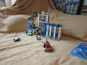Lego City - 60047 - Policajná stanica - 851 kociek - 7