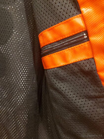 Oficiálna pretekárska bunda Ferrari Gear. Veľkosť L - 7