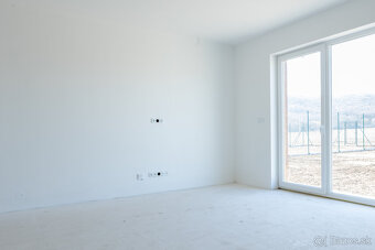 RODINNÝ DOM v rádovej zástavbe - projekt Pod Ráblom Dvorníky - 7
