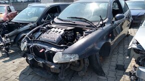 Lacno rozpredám Alfa Romeo 147 na náhradné diely - 7