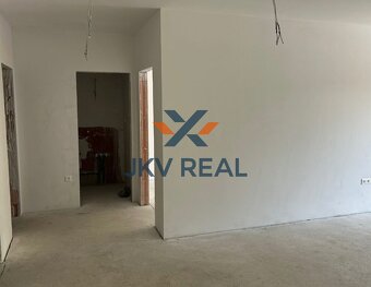 JKVreal ponúka na predaj rozľahlý 2-izbový byt (68,95 m²) v - 7