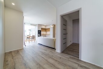 NA PREDAJ 3-IZB. HAUSBÓT V BRATISLAVE - 7