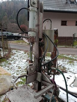 Hydraulická štiepačka na drevo - 7