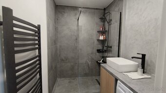 3. izb. reprezentatívny, zrekonštruovaný, zariadený byt. TOP - 7