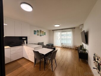 NADŠTANDARDNÝ 2 IZBOVÝ BYT V TOP LOKALITE PRI CENTRÁLI - 7