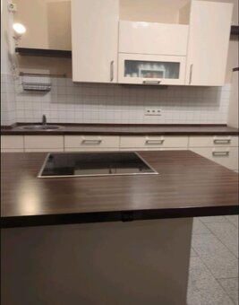 Krémová lesklá linka Nobilia se spotřebiči,5855 - 7