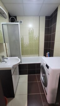 Prenajmem 3-izbový veľký byt - 7