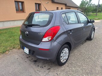 HYUNDAI I20 BENZIN ROK 2013 KLÍMA - 7