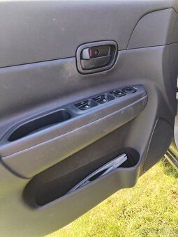 Predám hyundai accent 1.4 - 7