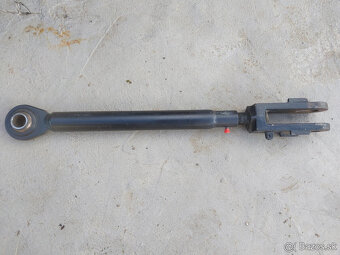 Zvisle rameno / tiahlo hydrauliky Zetor - 7