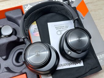 SteelSeries Arctis Nova Pro Wireless - 7