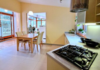 Luxusný dom s 11á pozemkom pri lese ul Na stráni, Podhradová - 7