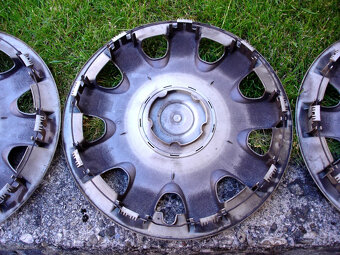 Predám 3ks starších originál 15" puklíc Škoda Octavia II - 7