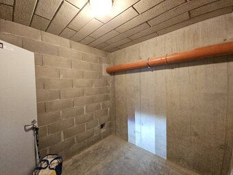 PREDAJ Garážové parkovacie miesto s pivničnou kobkou, RAČA,E - 7