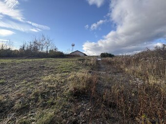 🌞 Slnečný pozemok pri lese – maximum súkromia v Badíne - 7