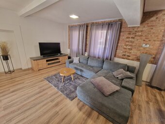 Krásny, moderný, svetlý a zaujímavo riešený dom na predaj - 7
