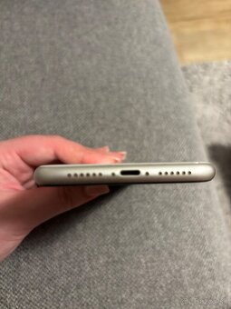 Predám IPhone 11 64GB - 7