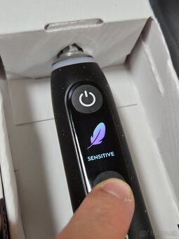 Oral-B iO 10 Black – nová, špičková elektrická zubná kefka - 7