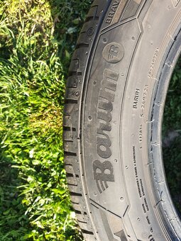 Predam 2 kusy 16 letne gumy 205/55r16 Barum Bravuris 5HM DOT - 7