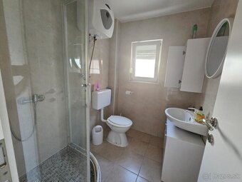 Chorvátsko 2 izbový apartmán 100 m od mora ostrov VIR - 7