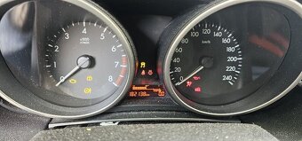 MAZDA 5 - 1.8, 16 V benzin 85 kw r.v 2010 - 7