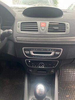 Rozpredám Renault Megane III Grandtour 1.6 K4M R8 - 7