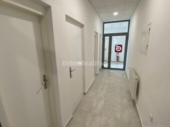 Na prenájom  pekný obchodný priestor o rozlohe 110 m2 v Rima - 7