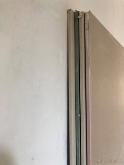 4 kusy sádrokartón ,paroizolacna fólia - 7