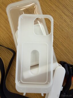 ESR iPhone 15 Pro Max/14 Pro Max Waterproof pouch - 7