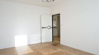 NA PREDAJ - 3i byt v pôvodnom stave 82,4m2 - 7