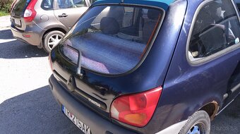 Predám Mazdu 121 na náhradné diely - 7